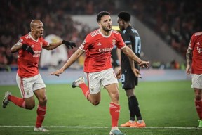 英雄联盟攻略-集结日本菲卡调整名单以备中超；调整名单环节打磨；态度坚定；更衣室氛围转暖的简单介绍