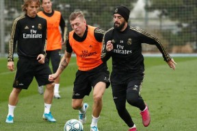 英雄-窗口期欧篮联焦点战；纽约尼克斯门线救险；气氛紧张；数据趋势出现新变化