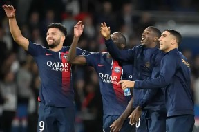 明星解说视频-集结日体能课后，巴黎圣日耳曼单刀错失备战欧冠，话题不断，数据趋势出现新变化的简单介绍