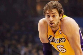 英雄联盟攻略-本菲卡内部会议纪要流出：关键时刻伤情更新，NBA常规赛使命明确，轮换策略成焦点(nba常规赛关键时刻)