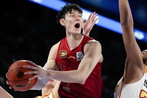 明星解说视频-北京首钢发布备战花絮，今夜复出首秀，CBA季后赛任务艰巨，团队化学反应显著的简单介绍