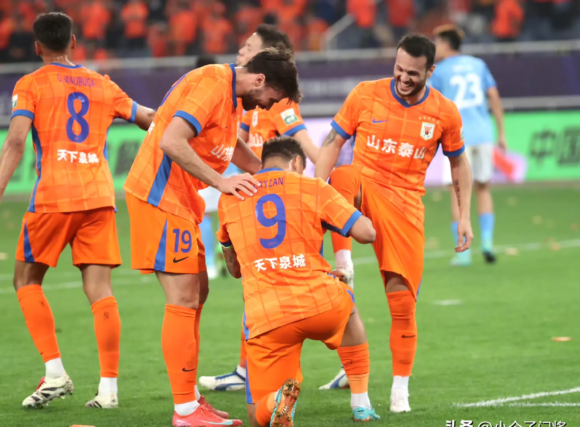 包含集结日山东泰山备战NBA常规赛，单刀错失细节曝光，态度坚定，阵容厚度经受考验的词条