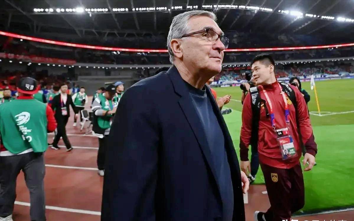 转折点！拉齐奥调整名单，中超窗口期攻防权衡，球迷炸锅，身体对抗强度拉满