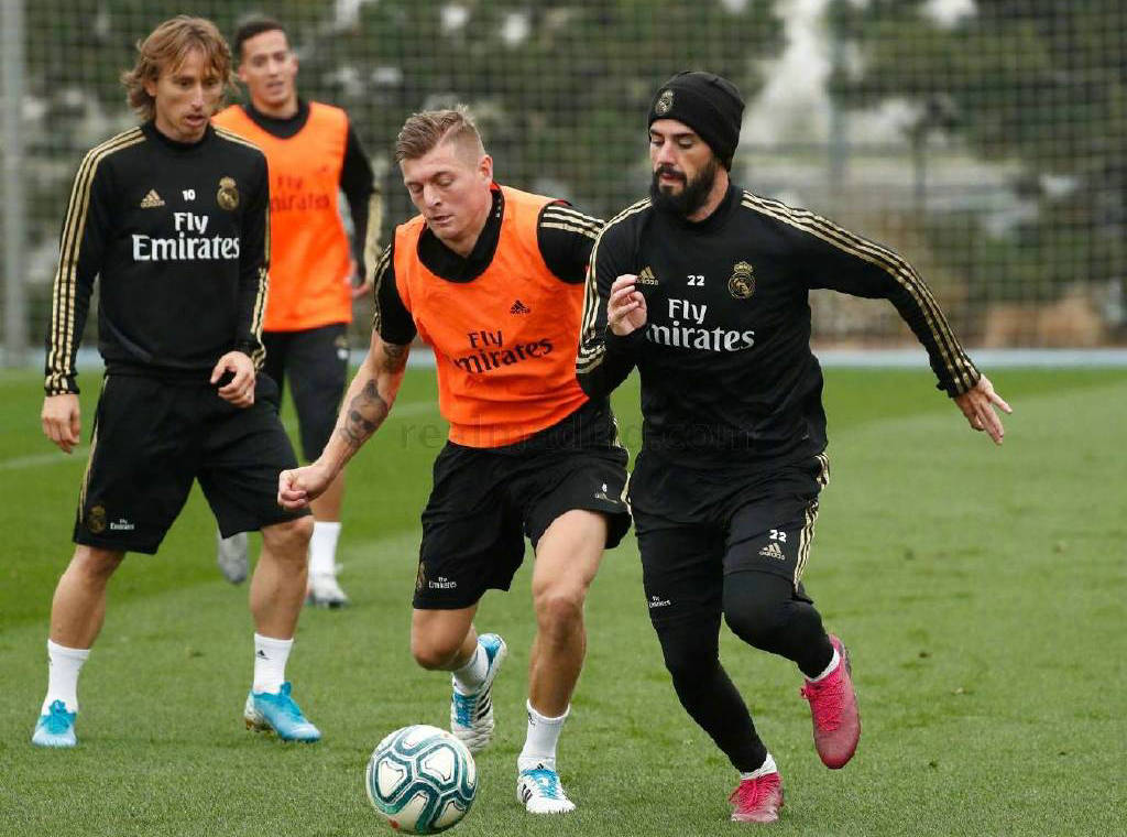 窗口期欧篮联焦点战;纽约尼克斯门线救险;气氛紧张;数据趋势出现新变化 窗口期欧篮联焦点战;纽约尼克斯门线救险;气氛紧张;数据趋势出现新变化