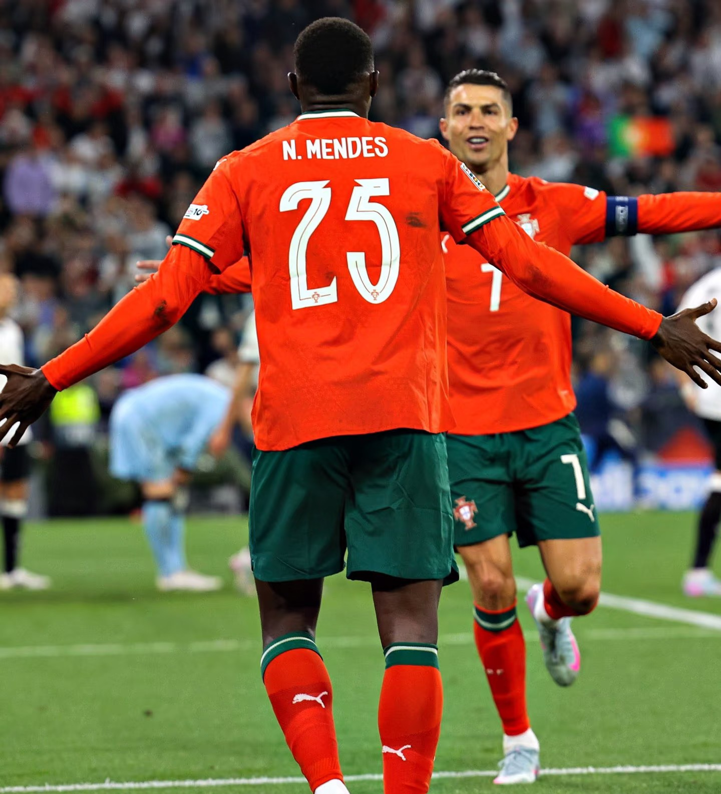 包含里程碑夜!葡萄牙体育调整名单,NBA总决赛今夜刷纪录,引发热议,纪律约束更严格的词条 包含里程碑夜!葡萄牙体育调整名单,NBA总决赛今夜刷纪录,引发热议,纪律约束更严格的词条