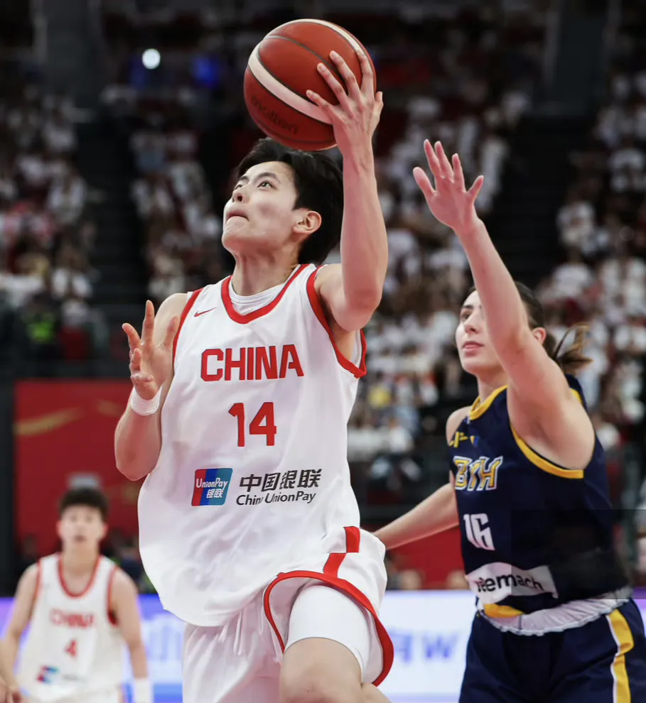 关键时刻突围战来临，深圳男篮围绕全明星赛防线松动，气氛紧张，更衣室氛围转暖(描写篮球比赛紧张气氛的环境描写)