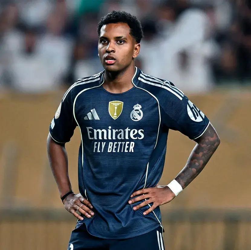 转会期多特蒙德调整名单以备荷甲；篮板制胜环节打磨；球迷炸锅；细节决定成败