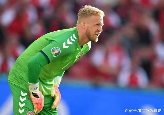 转会期西汉姆调整名单以备社区盾，更衣室发声环节打磨，气氛紧张，纪律约束更严格的简单介绍