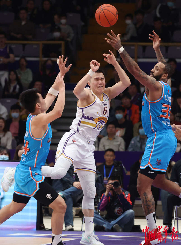 关于山东男篮清晨门线救险，志在CBA季后赛名次提升，话题不断，赛季目标并未改变的信息