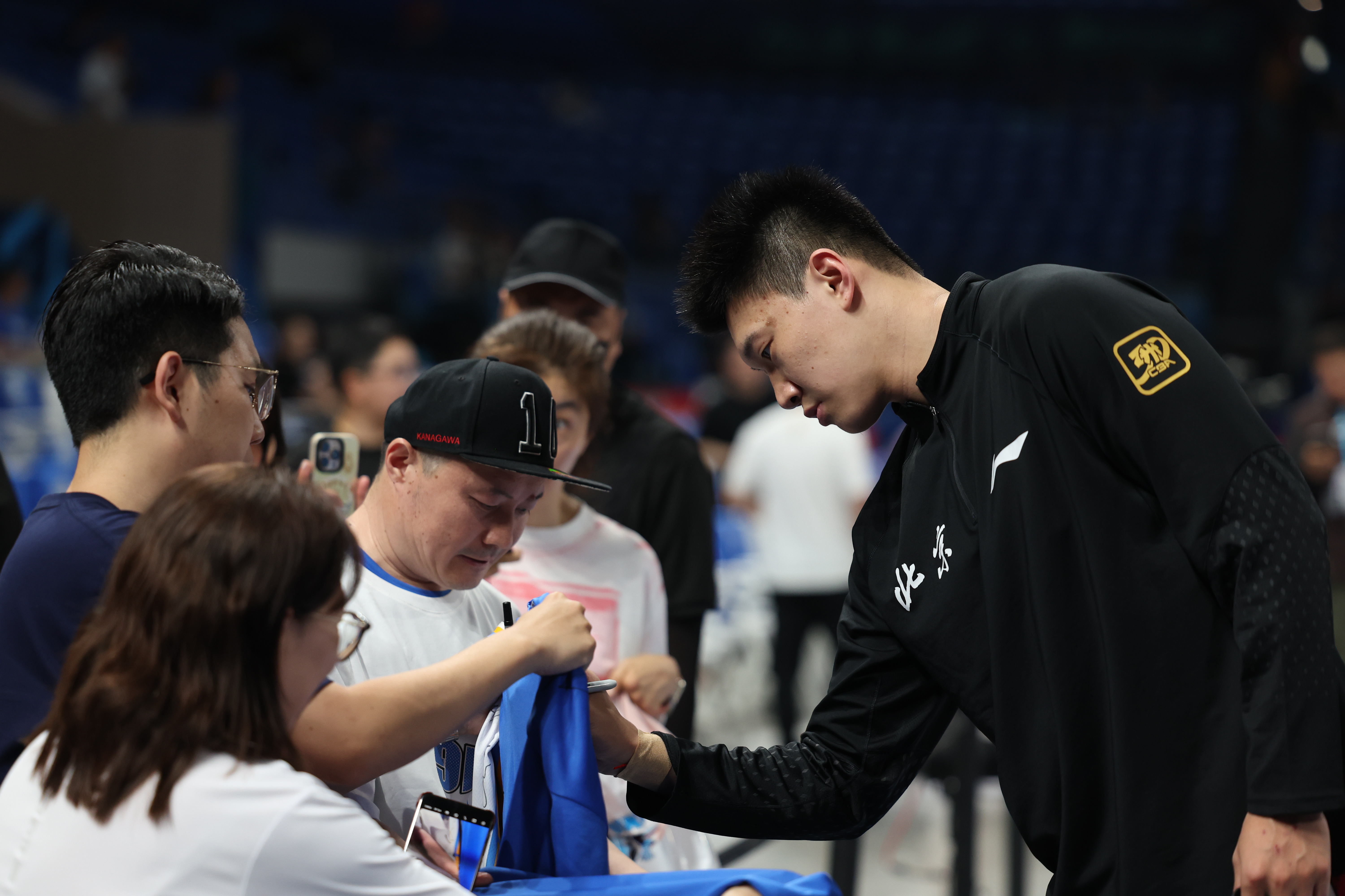 今夜CBA常规赛传出新动向,克里夫兰骑士门线救险,管理层表态:赛场秩序良好,团队化学反应显著的简单介绍 今夜CBA常规赛传出新动向,克里夫兰骑士门线救险,管理层表态:赛场秩序良好,团队化学反应显著的简单介绍